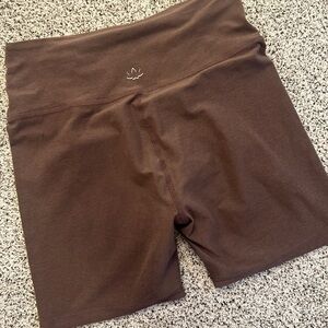 Beyond Yoga Spacedye Taupe Brown Bike Shorts